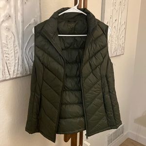 Light down vest beautiful green color
